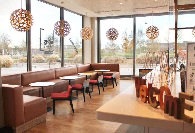 هتل Ibis Styles Guyancourt Versailles