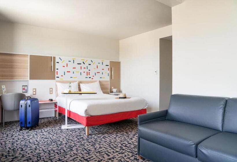 هتل Ibis Styles Guyancourt Versailles