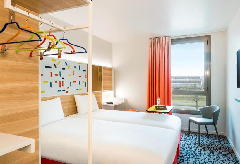 هتل Ibis Styles Guyancourt Versailles