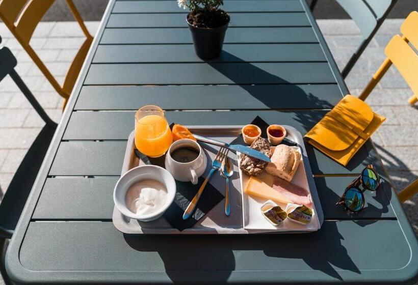 هتل Ibis Styles Guyancourt Versailles