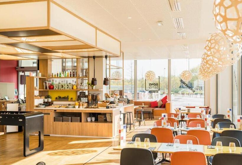 هتل Ibis Styles Guyancourt Versailles