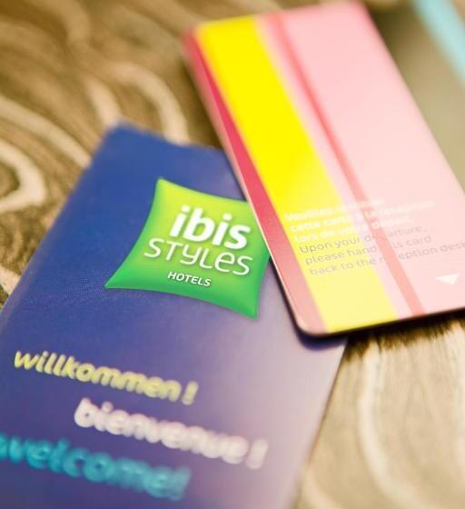 هتل Ibis Styles Guyancourt Versailles