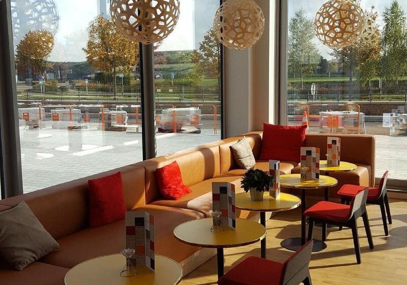 هتل Ibis Styles Guyancourt Versailles