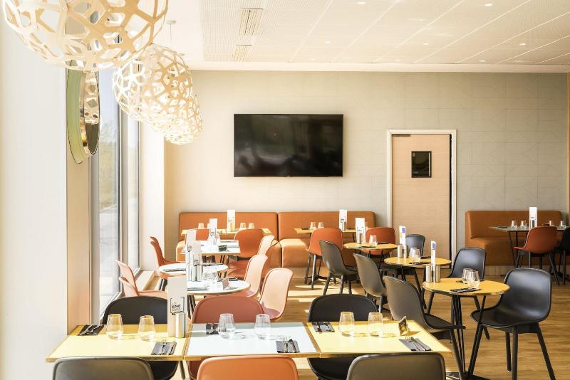 هتل Ibis Styles Guyancourt Versailles