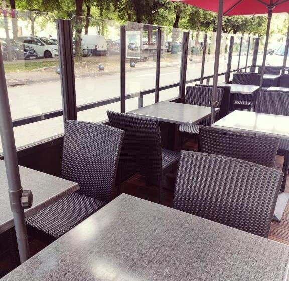 Logis Hotel Du Parc Restaurant   Le Rouget De Lisle