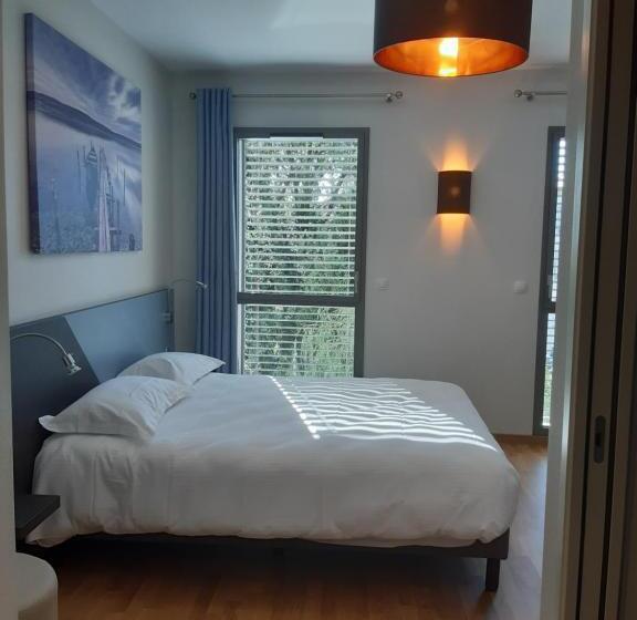 Logis Hotel Du Parc Restaurant   Le Rouget De Lisle