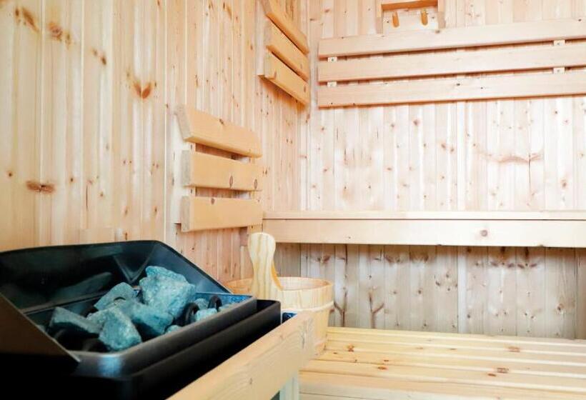 Logis Hotel Du Parc Restaurant   Le Rouget De Lisle