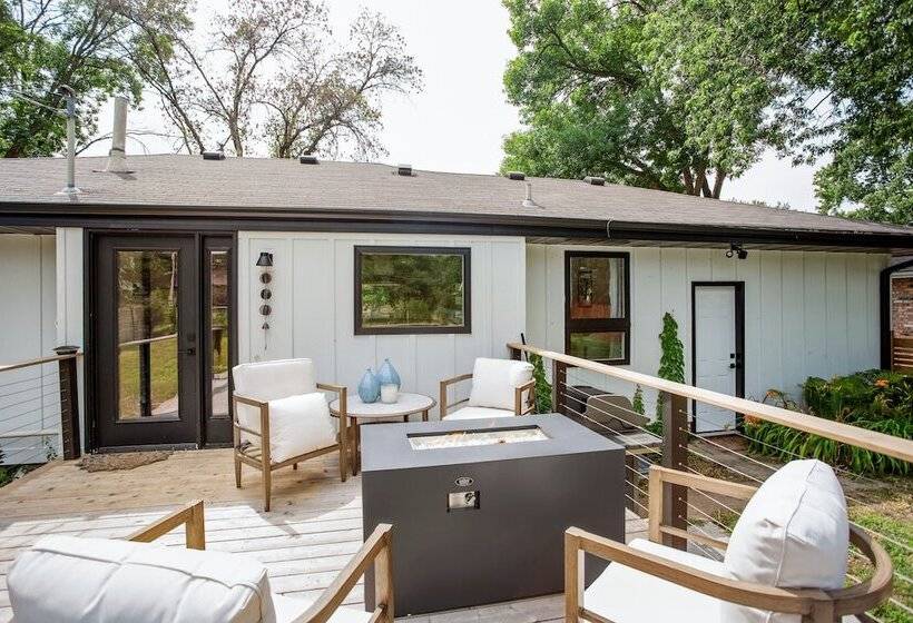 Charming & Bright Crystal Home W/ Fire Table!