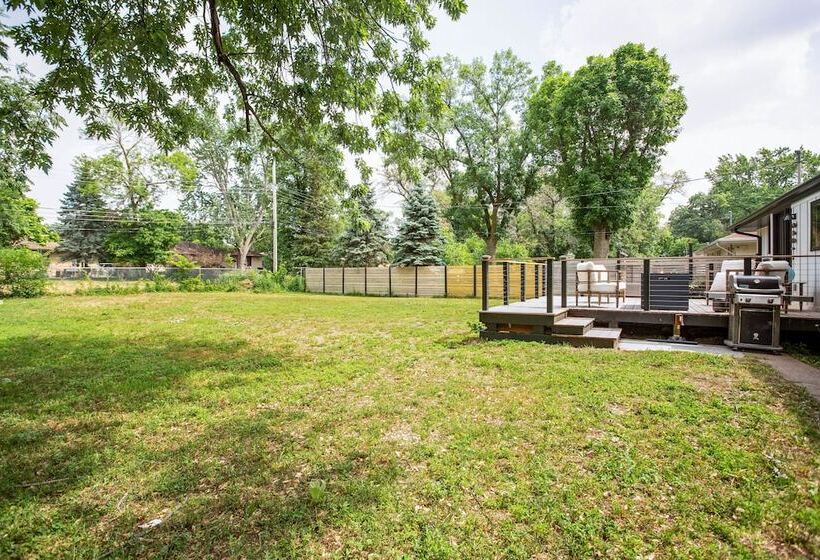 Charming & Bright Crystal Home W/ Fire Table!