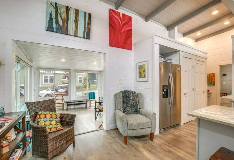 Chic Flat Rock Tiny Home: Pool Access!
