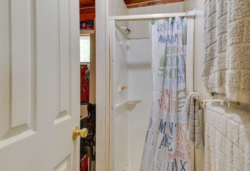 Cozy Beachfront Cottage On Lake Ontario!