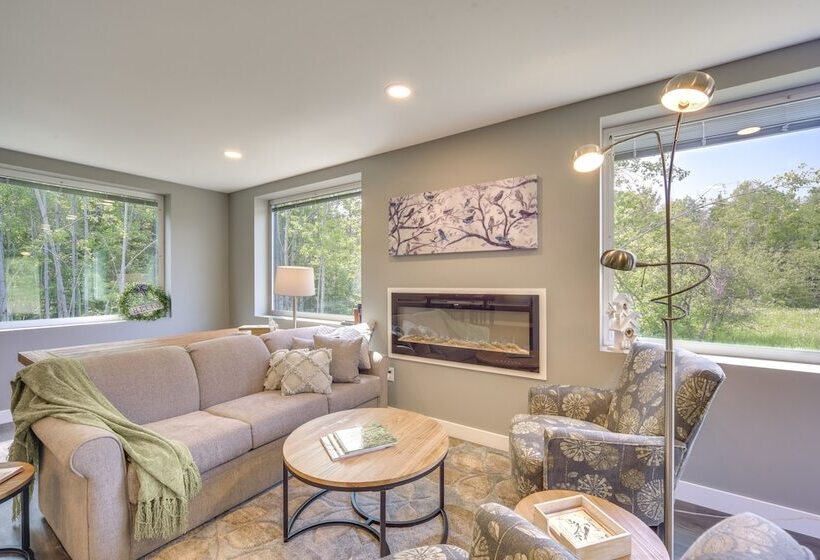 Cozy Cornucopia Retreat W/ Fire Pit & Grill!