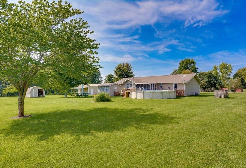 Cozy Stafford Home W/ Outdoor Pool: Pets Welcome!