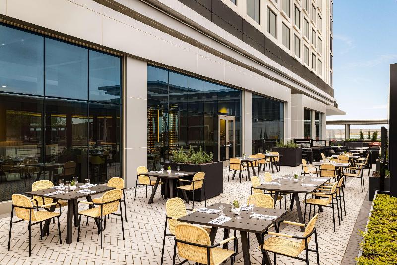 בית מלון כפרי Hilton Bna Nashville Airport Terminal