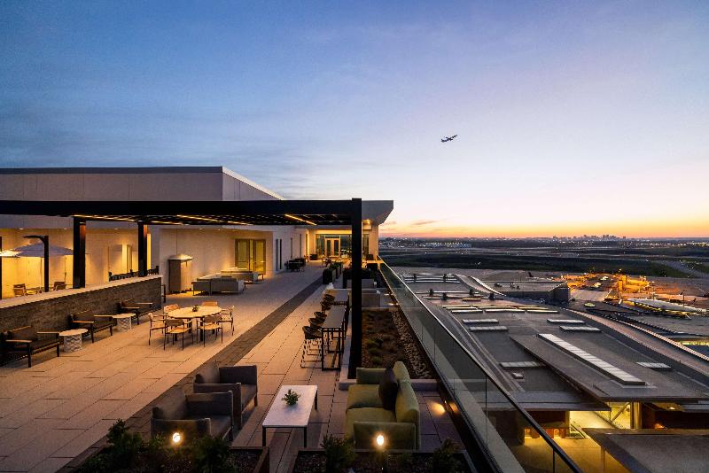 בית מלון כפרי Hilton Bna Nashville Airport Terminal