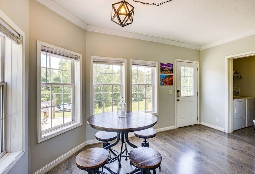 Jacksonville Home W/ Deck   30 Mi To Talladega!