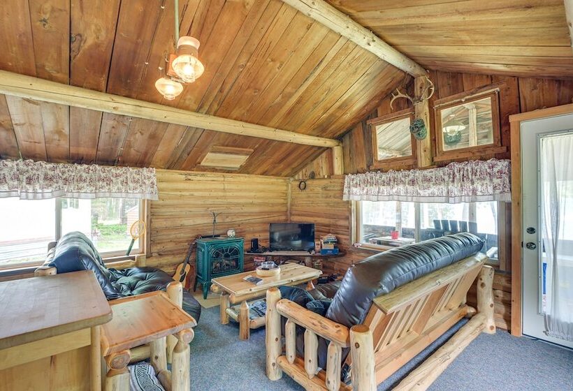 Peaceful Lakefront Cabin Getaway: Dock, Fire Pit!