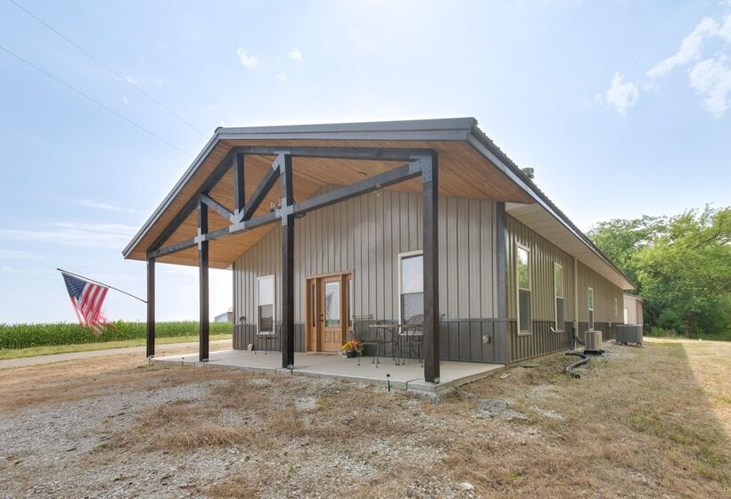 Tranquil La Prairie Retreat W/ Patio & Fireplace!