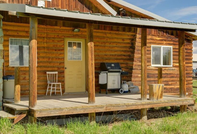 Wyoming Horse Property Near Outdoor Recreation!