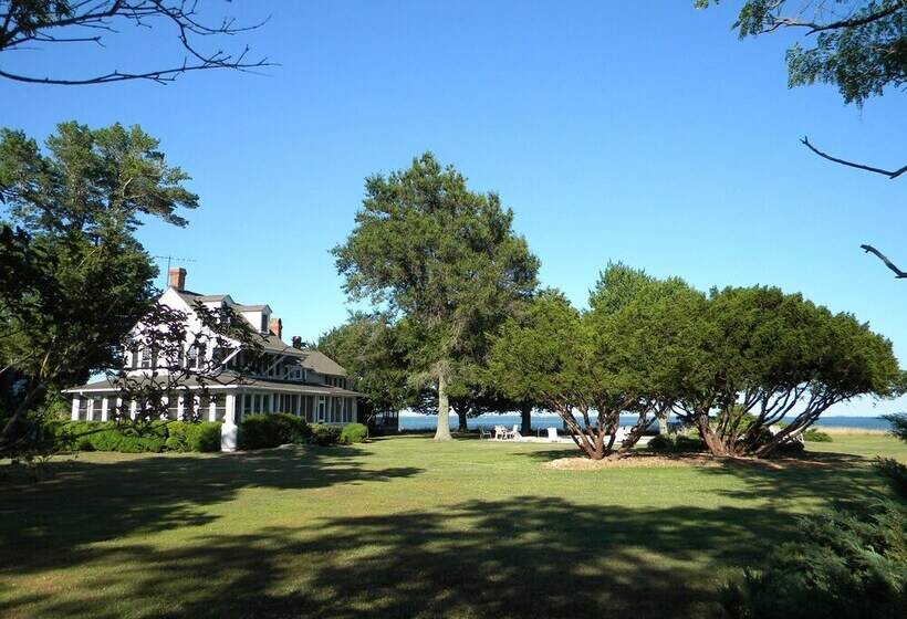 ホテル Black Walnut Point Inn