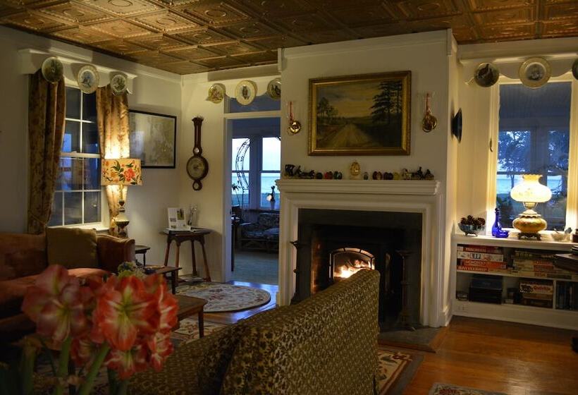 ホテル Black Walnut Point Inn