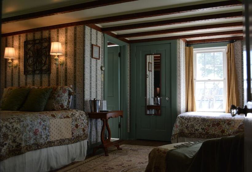 ホテル Black Walnut Point Inn