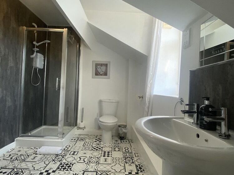 膳宿费 Number 19 Guest House   4 Miles From Barrow In Furness   1 Mile From Safari Zoo