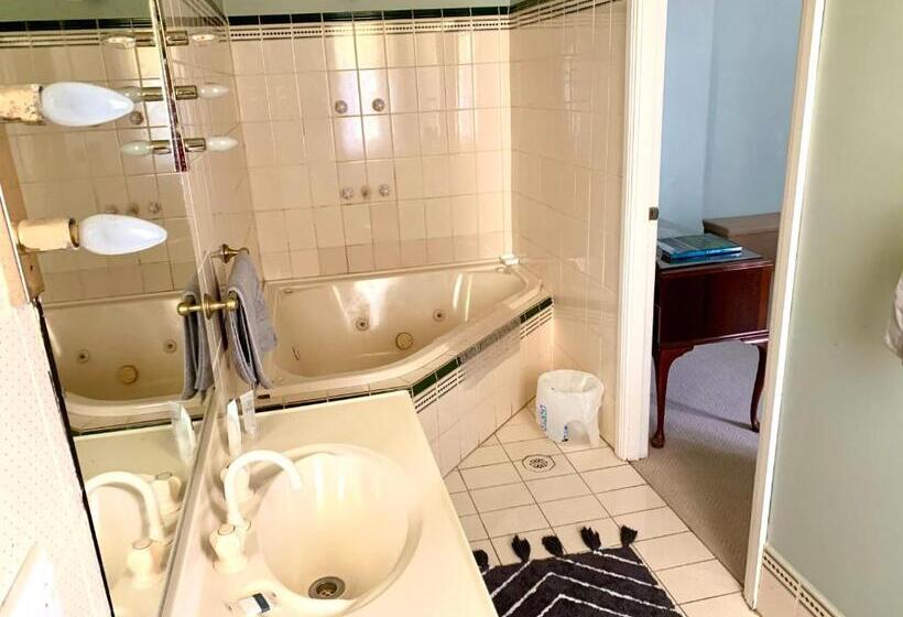 ペンション Victoria And Albert Guesthouse