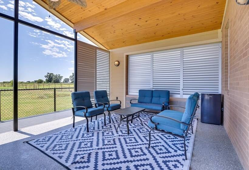 26 Acre Pilot Point Ranch Home W/ Pool & Mini Golf