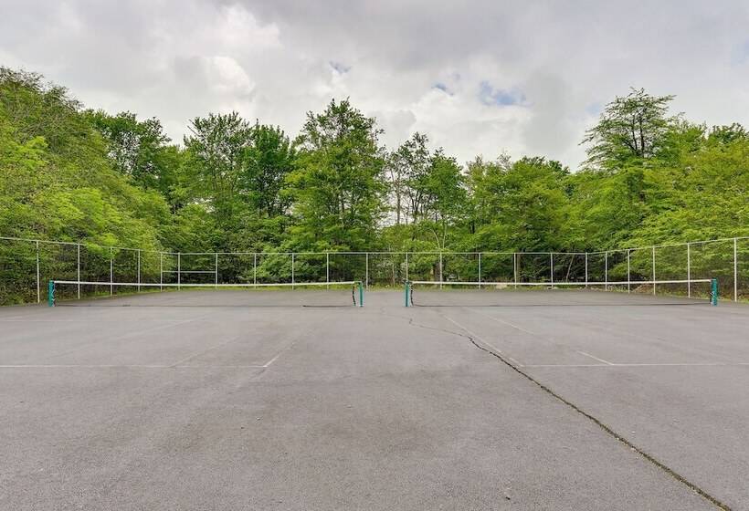 A Time To Remember  Tobyhanna Home W/ Hot Tub!