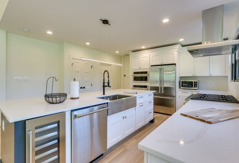 Bright Bluemont Home W/ On Site Pond & Mtn Views!