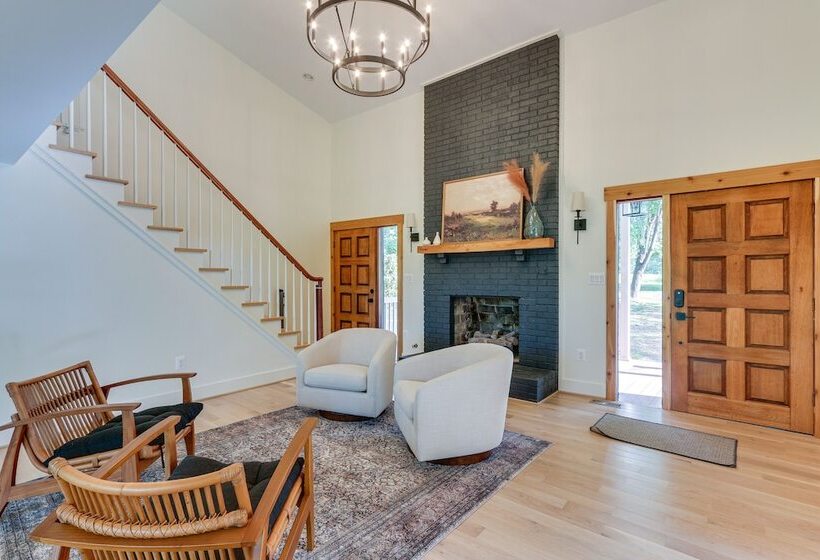 Bright Bluemont Home W/ On Site Pond & Mtn Views!