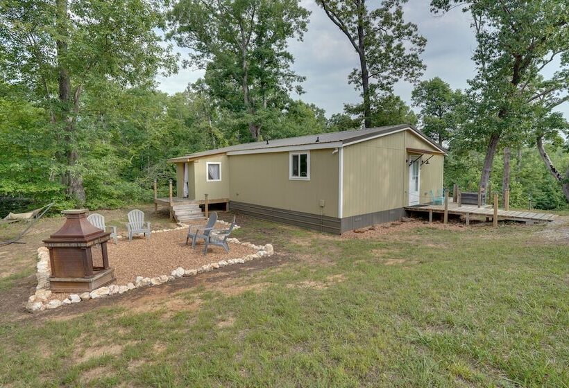 Buchanan Home W/ Deck, 4 Mi To Paris Landing!