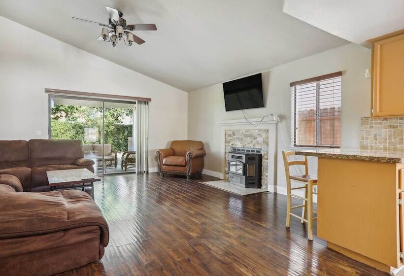 Charming Elk Grove Home   15 Mi To Sacramento!