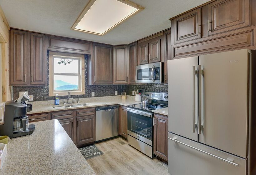 Mtn View Gem: Flat Rock Retreat W/ Deck & Grill!