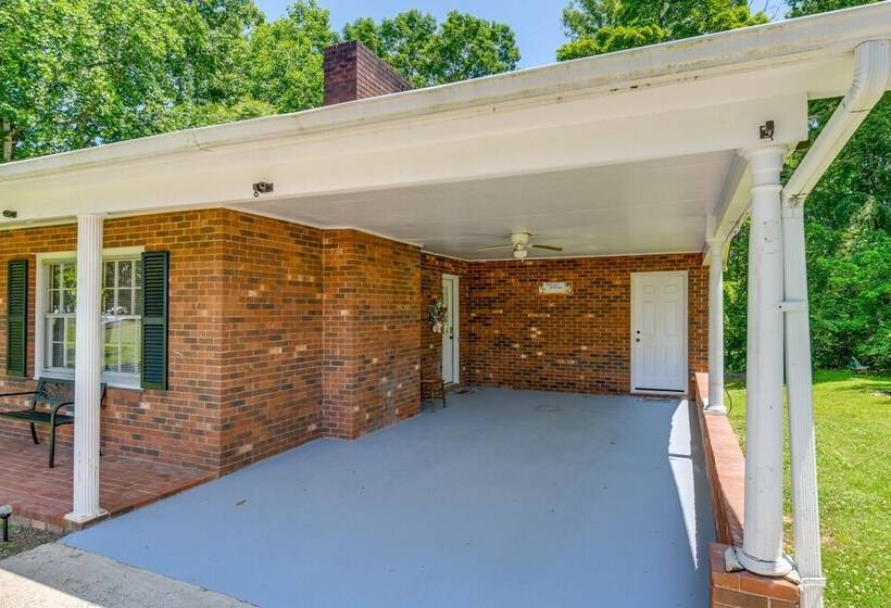 Charming Jonesville Home W/ Grill   Near Wineries!