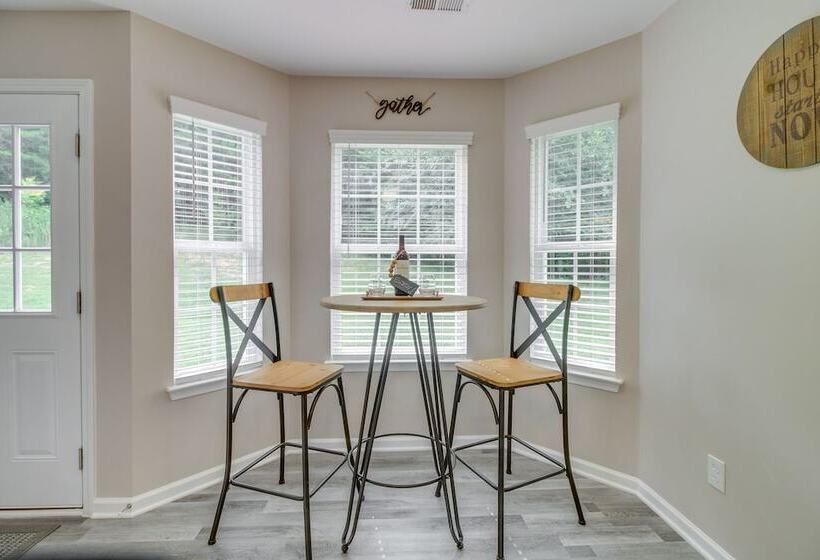 Cozy North Carolina Abode   Minutes From Downtown!