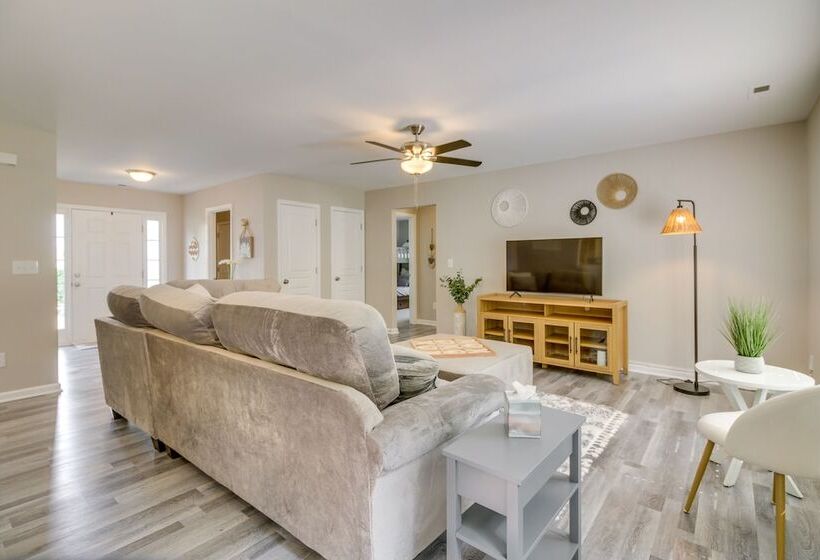 Cozy North Carolina Abode   Minutes From Downtown!