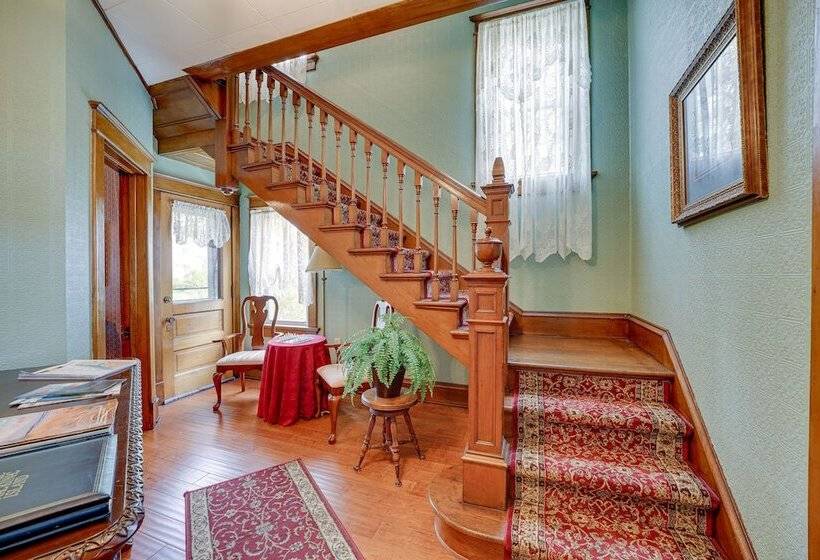 Dtwn Victorian Home   1 Mi To Lake Michigan Beach!