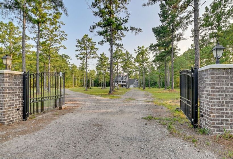 Expansive Georgetown Home W/ Decks & Fire Pit!