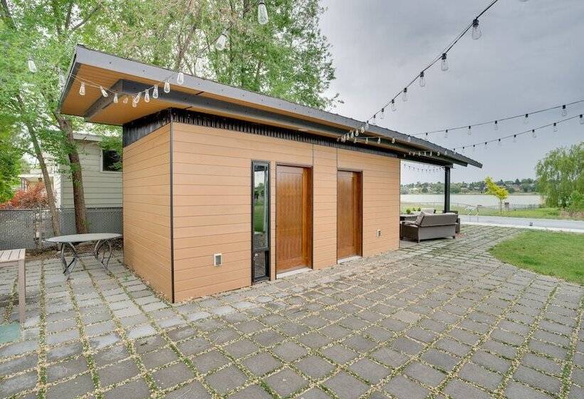 Lakefront Washington Home W/ Private Pool & Sauna