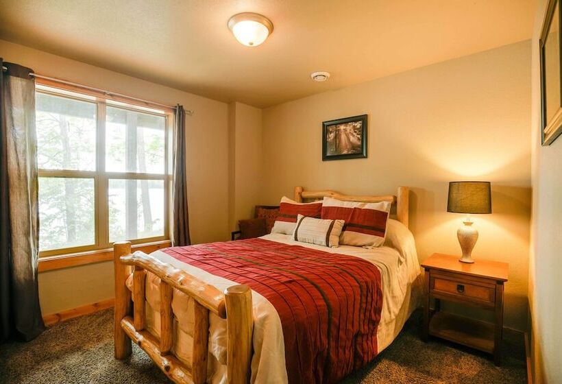 Lakefront Wisconsin Cabin: Dock, Walk To Beach!