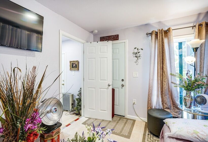 Lush Vallejo Cottage   20 Mi To Napa Wineries
