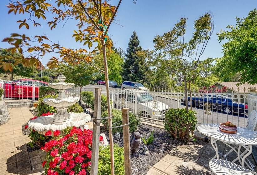 Lush Vallejo Cottage   20 Mi To Napa Wineries