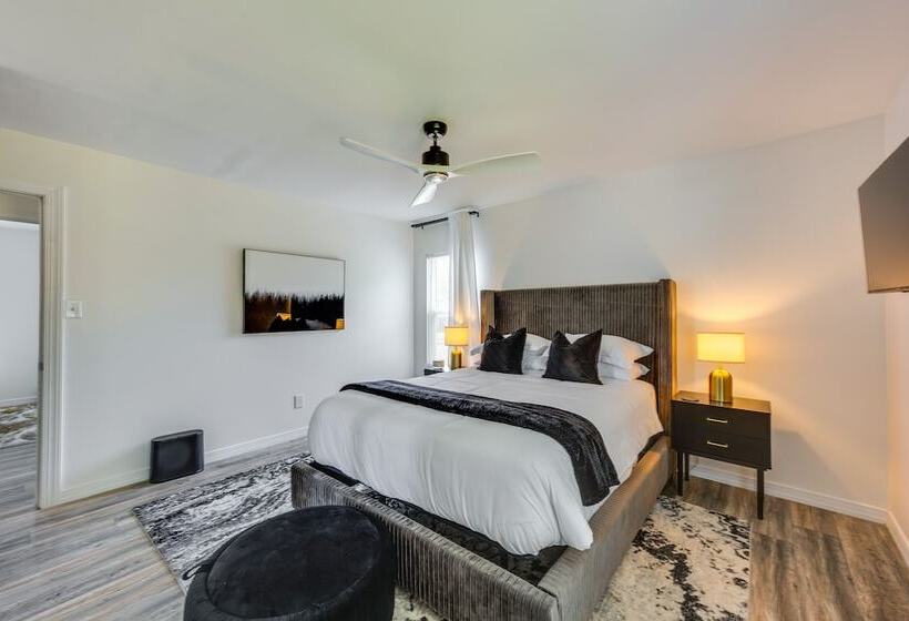 Modern Richmond Home W/ Deck, Close To Downtown!