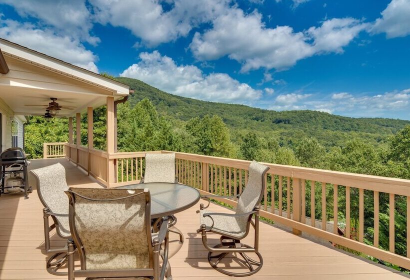 Hendersonville Retreat W/ Mtn Views & Deck!