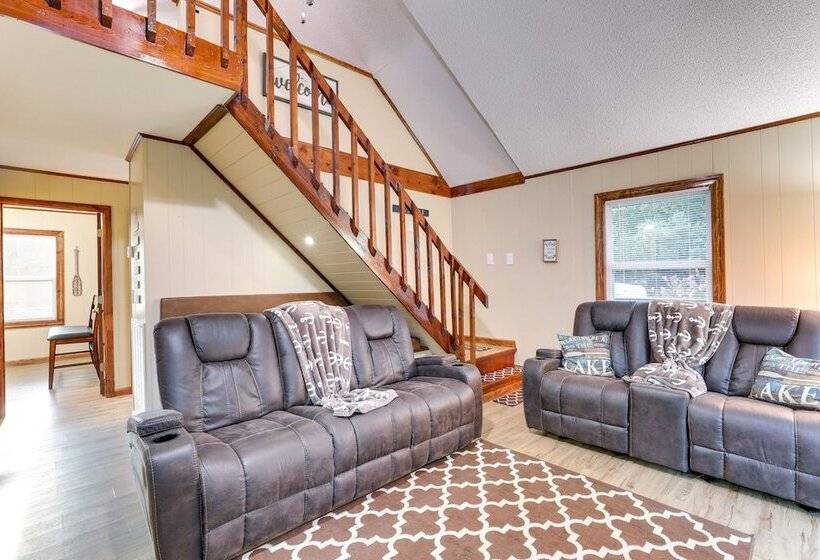 Multi Level Bonneau Cabin: Walk To Lake!