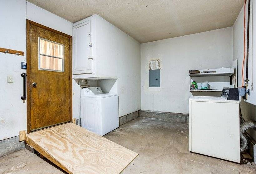 Pet Friendly Midwest City Home, 10 Mi To Dtwn Okc!
