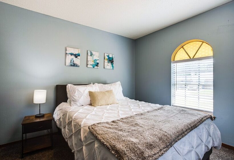 Pet Friendly Midwest City Home, 10 Mi To Dtwn Okc!