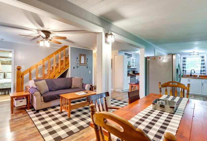 Pet Friendly Murphy Home: Grilling Deck + Fire Pit